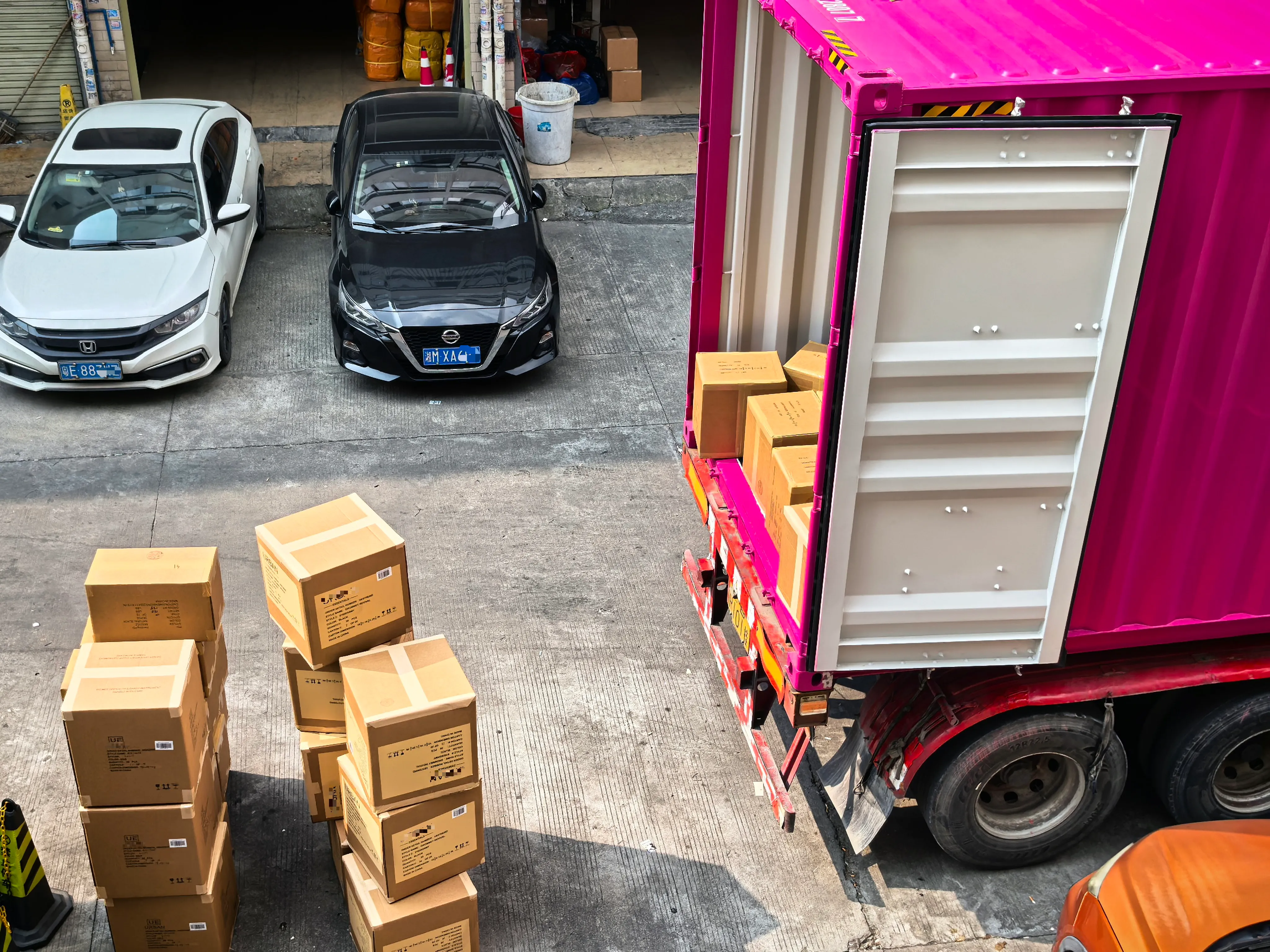 Aerial view of GZ Dreamway workers loading export cartons of custom canvas tote bags into magenta ONE ocean container